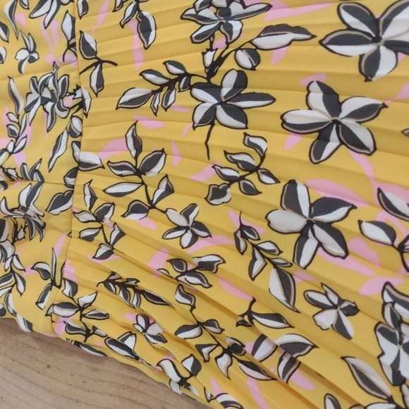 Banana Republic Yellow Floral Sleeveless Pleated Skirt Dress Size 6 - Picture 8 of 11